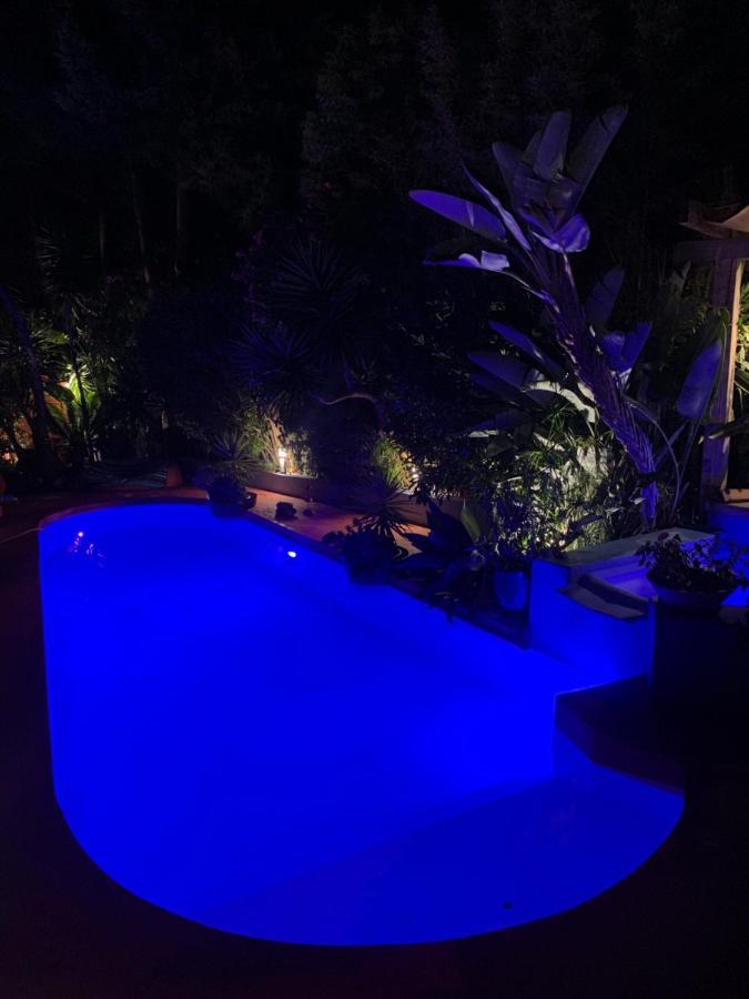 "La Villa Bali", En Bord De Mer A 5 Mn Des Plages Avec Piscine A Cascade, Grand Exterieur Unique Sur Le Theme De Bali Six-Fours-les-Plages Zewnętrze zdjęcie